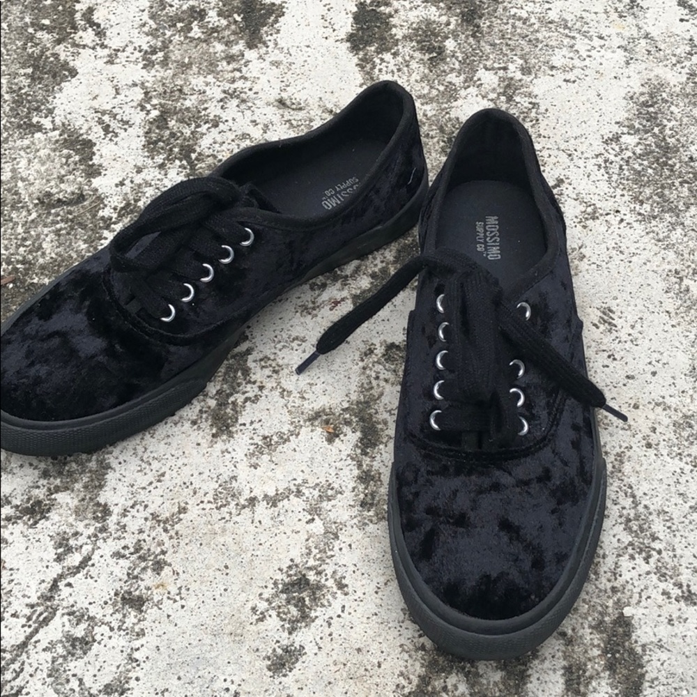 Velvet black shoes